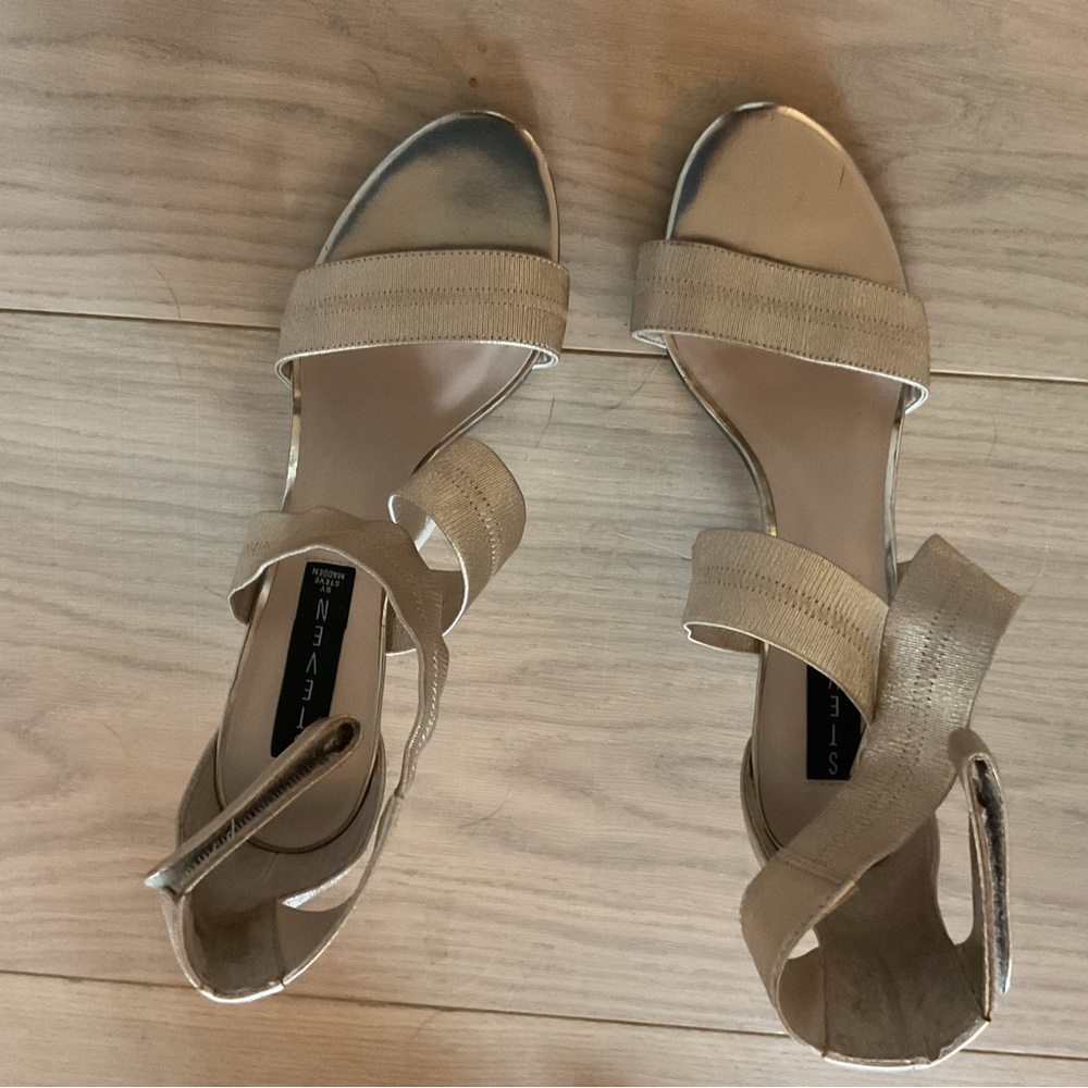 Steve Madden Women's Beige and Silver Sandals